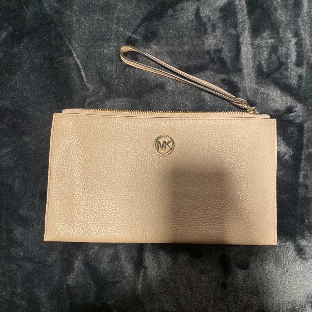 Michael kors wristlet